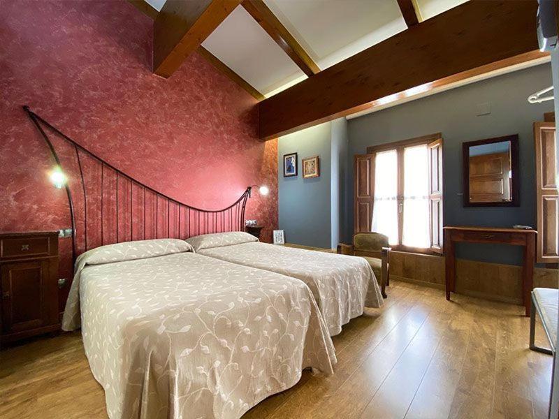 Twin Room,1765406106:JPEG